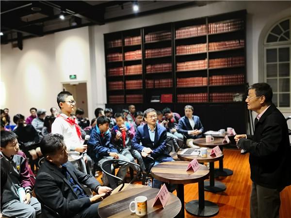 图4：学生与院士互动.jpg