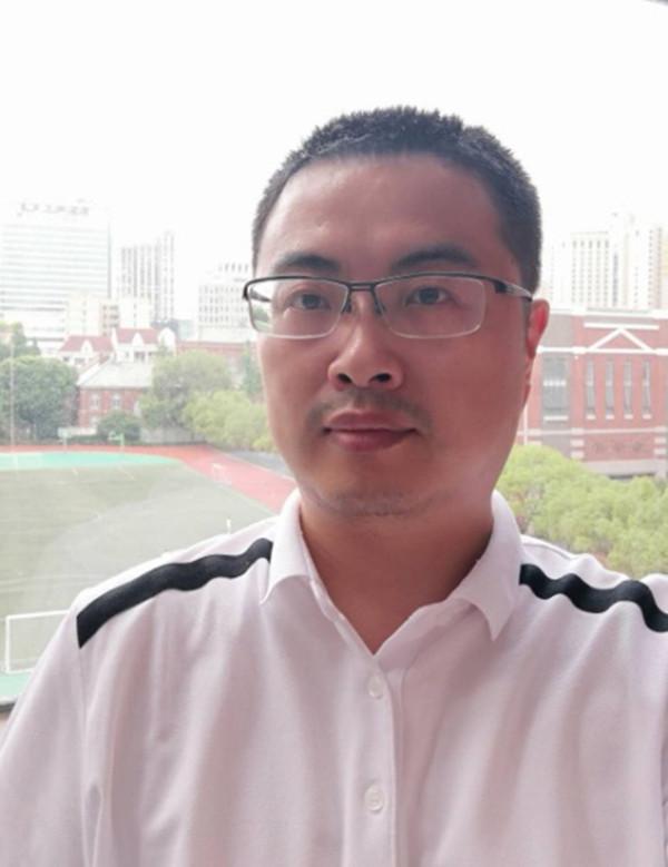 胡闵爱.jpg