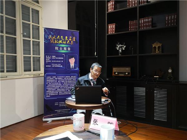 图2：许健民院士做科普报告.jpg